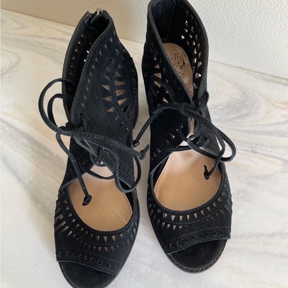 Tarita laser cut suede shoes size 7 - Picture 2 of 6